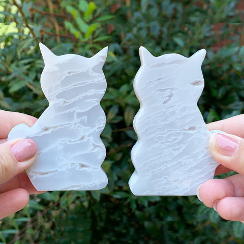 Self Standing Hand Carved White Plum Agate Cat Animal Figurines Wholesale - Gem Avenue
